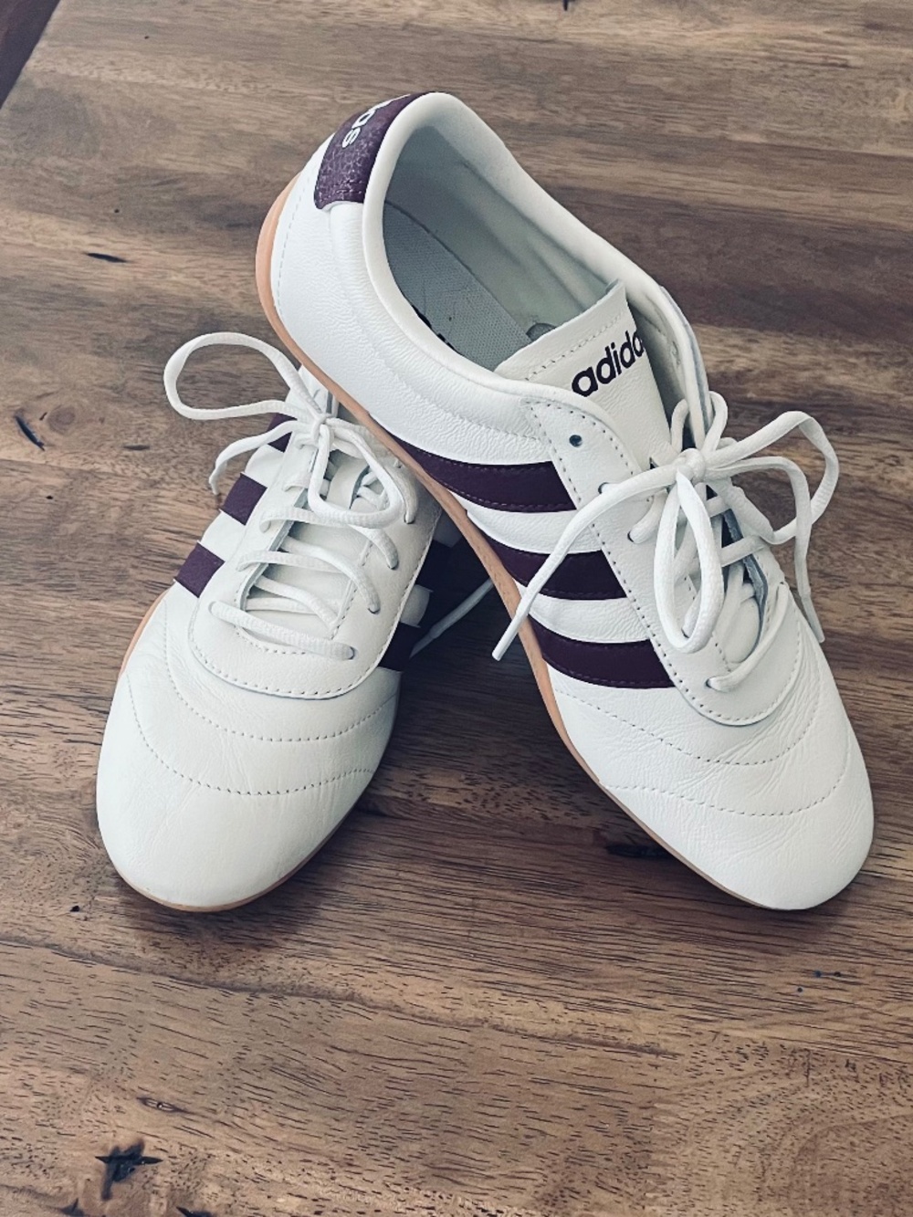 Adidas low profile sneakers burgundy stripes size 7.5